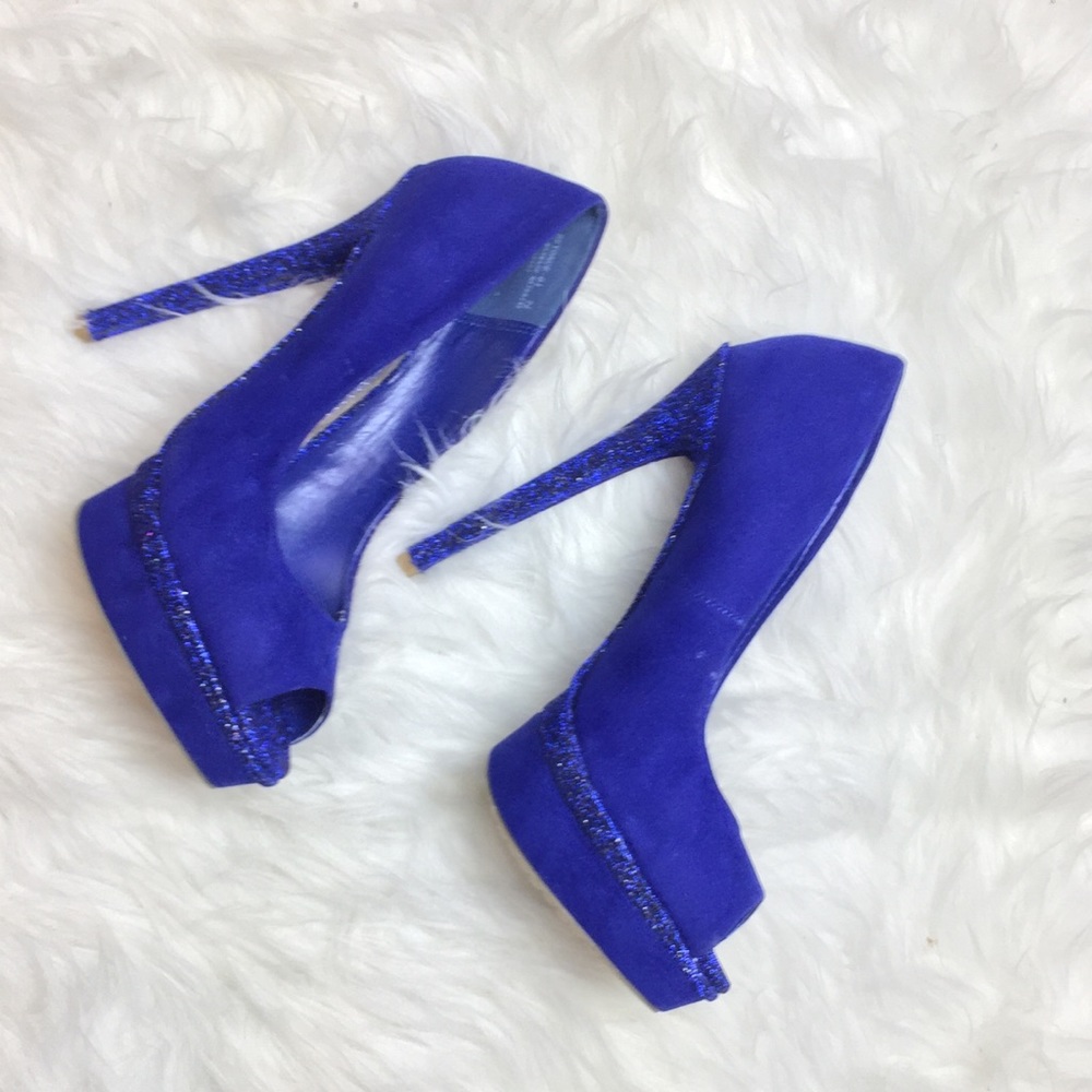 ✨Host Pick✨ 🆕 Blue Suede Platform Heels